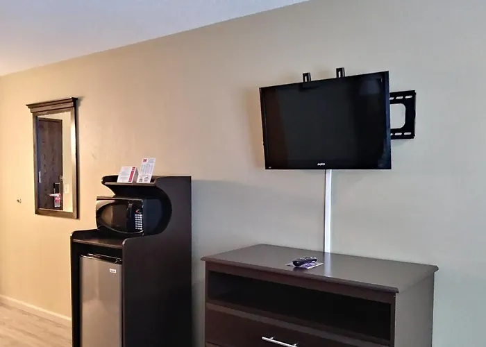 Econo Lodge North