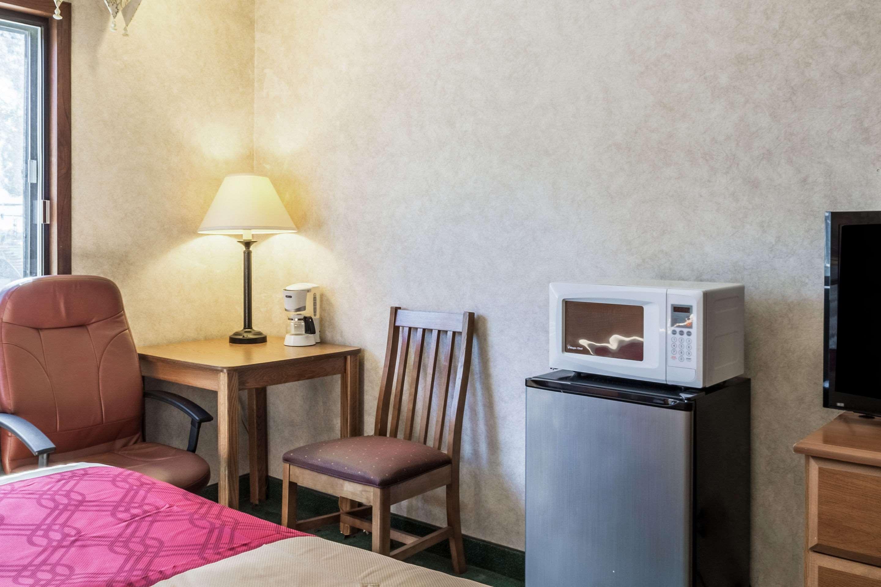 Econo North Lodge